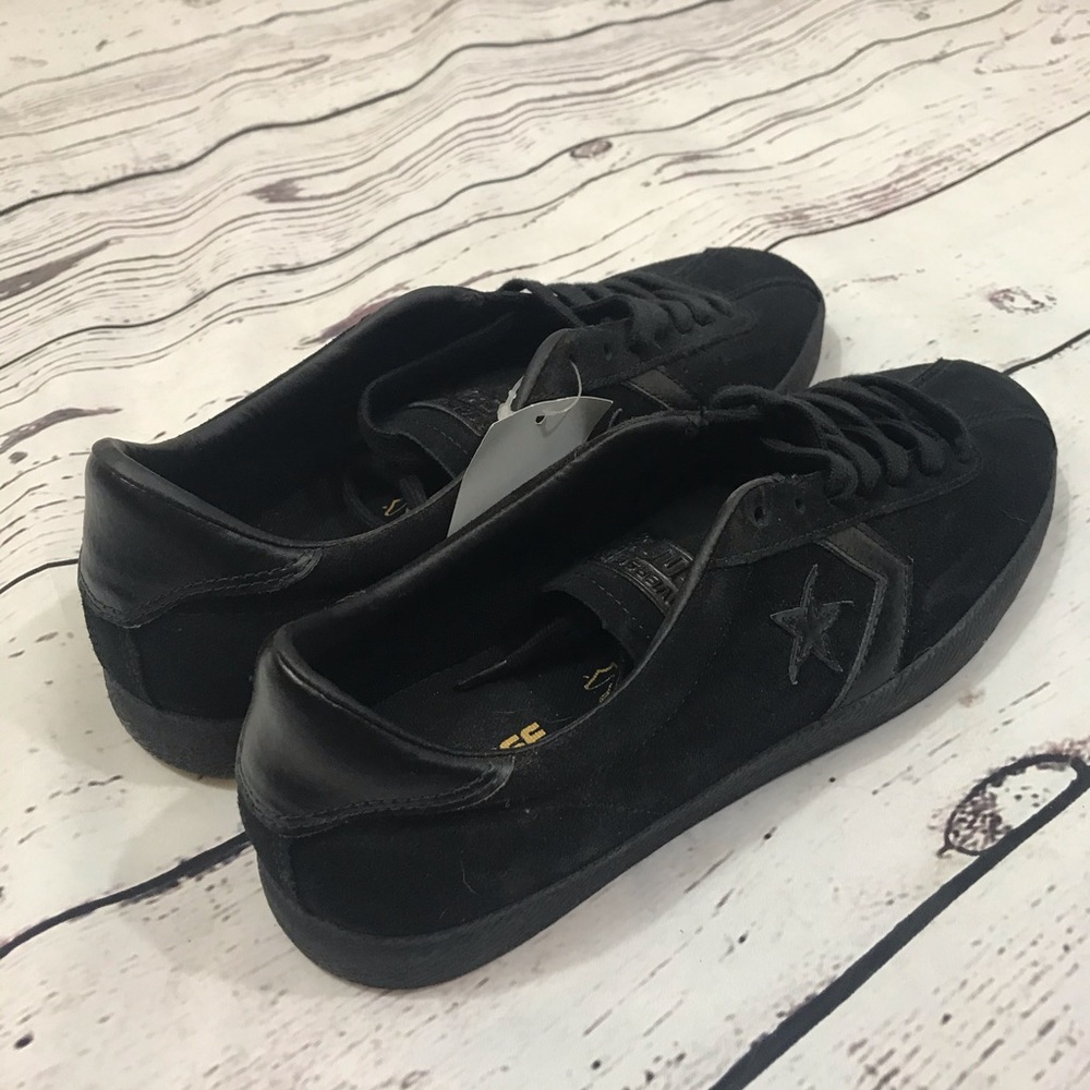 CONVERSE  NWT One Star cons suede black men’s 11